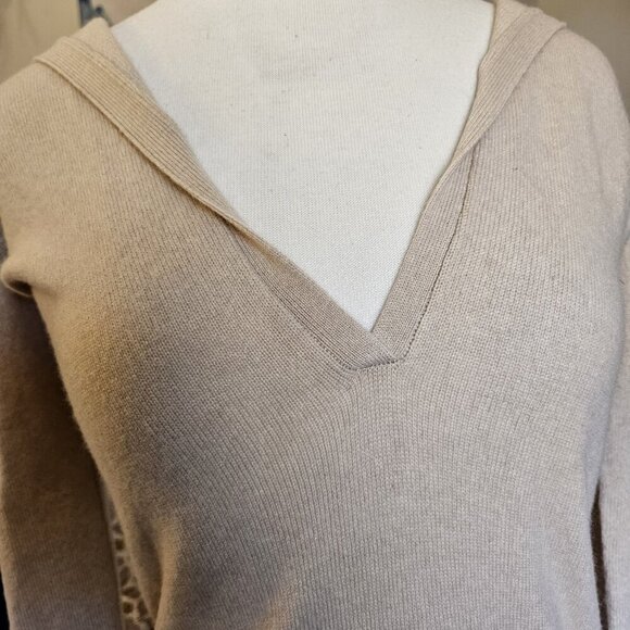 BCBGMAXAZRIA 100% Cashmere Hoodie Sweater XS Beige Tan Pullover Long Sleeve Soft - Picture 10 of 16